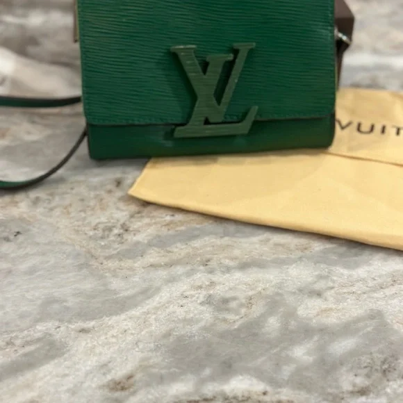 Louis Vuitton Green Crossbody Bag - Picture 5 of 5
